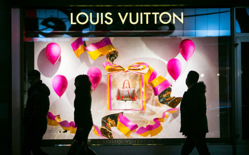 Louis vuitton window display london hi-res stock photography and