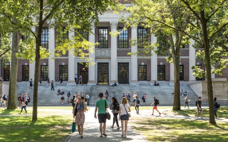 ©travelview—There’s no MBA version of Varsity Blues, but shades of admissions fraud may exist