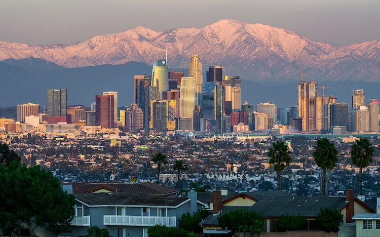 California, with top cities such as Los Angeles, is one of the top four states with the highest number of top business schools according to the Bloomberg ranking ©envato