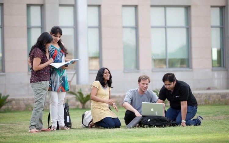 Students relax after class at the Indian School of Business © Indian School of Business Facebook