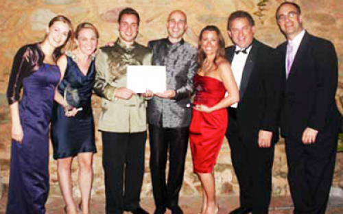 WINNING SMILES – CEIBS students Eric Seidner (3rd left) and Rober Seiler (4th left) pose with their certificate after winning the “Responsible Leadership Award and Grant” at the 2011 Global Business Forum