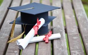 MiM vs MiM vs MBA: Many Master's students can expect to earn six figures after graduation ©Ancika