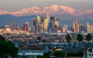 California, with top cities such as Los Angeles, is one of the top four states with the highest number of top business schools according to the Bloomberg ranking ©envato