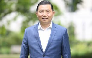 Bo Ji, the China Mini EMBA+ director, wants China-hungry executives with a global mindset